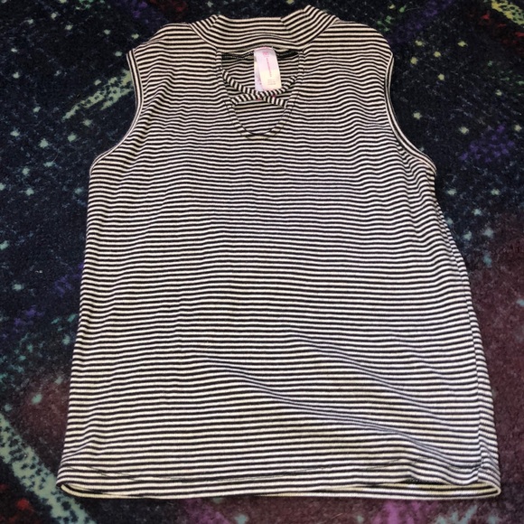 Crop top - Picture 1 of 2